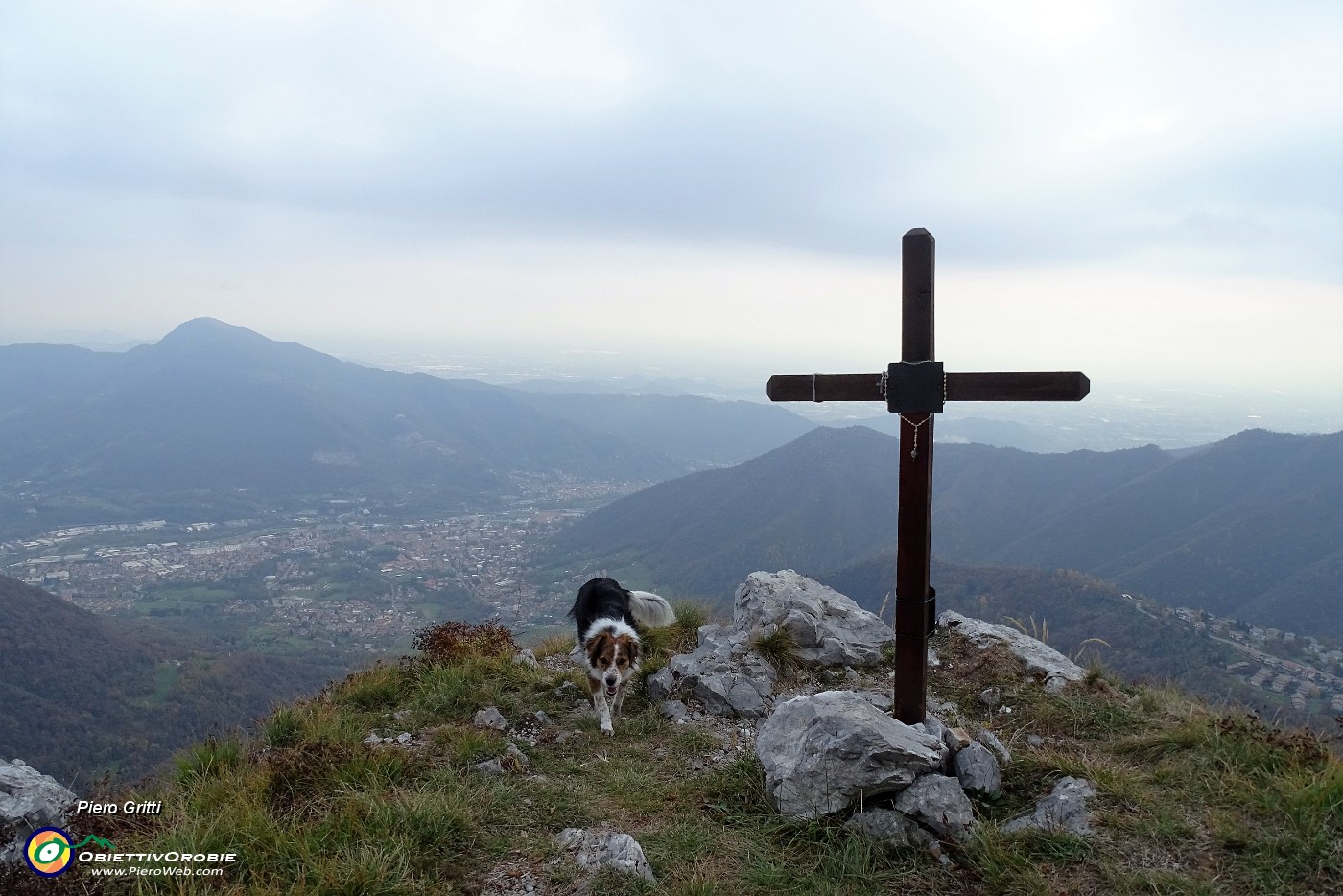 66 Dalla croce lignea vista su Valle Seriana.JPG